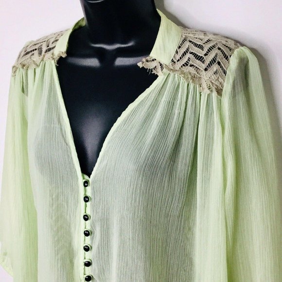 BKE Boutique Blouse Womens M V neck Boho Lace Back Button Front FLAW - Picture 2 of 8